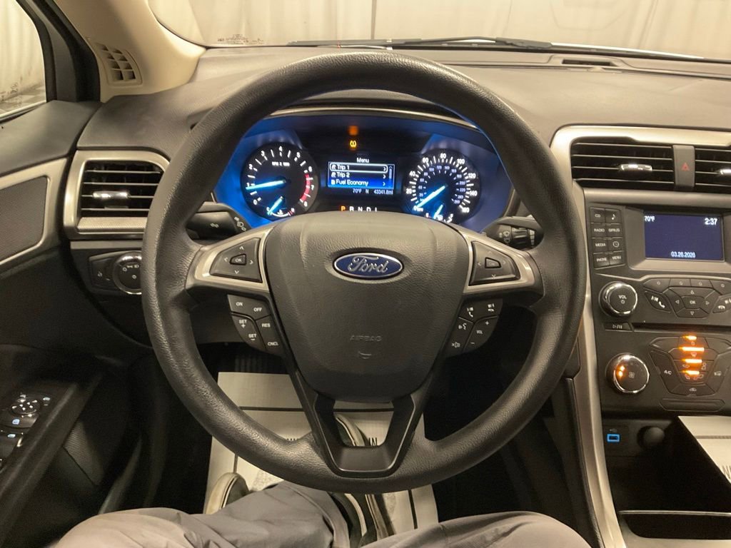 Used 2017 Ford Fusion SE image 9