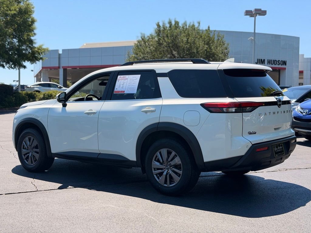 Used 2024 Nissan Pathfinder SV FWD image 11