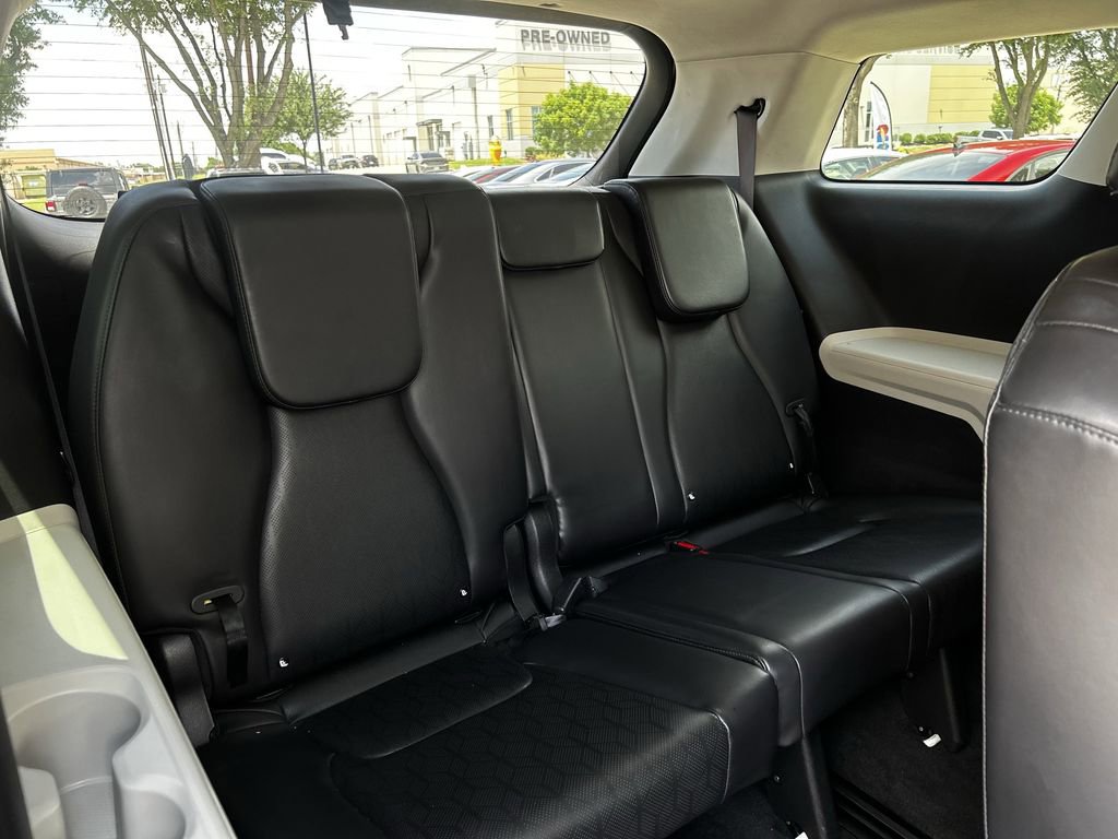 Used 2023 Kia Carnival LX FWD image 32