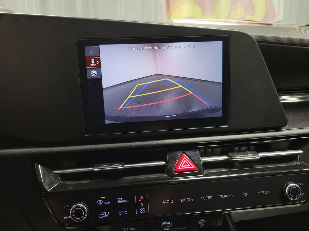 Used 2024 Kia Niro LX image 16