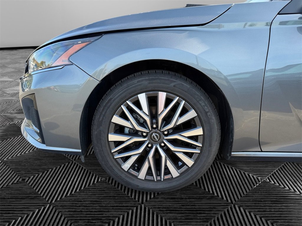 Used 2024 Nissan Altima 2.5 SV image 14