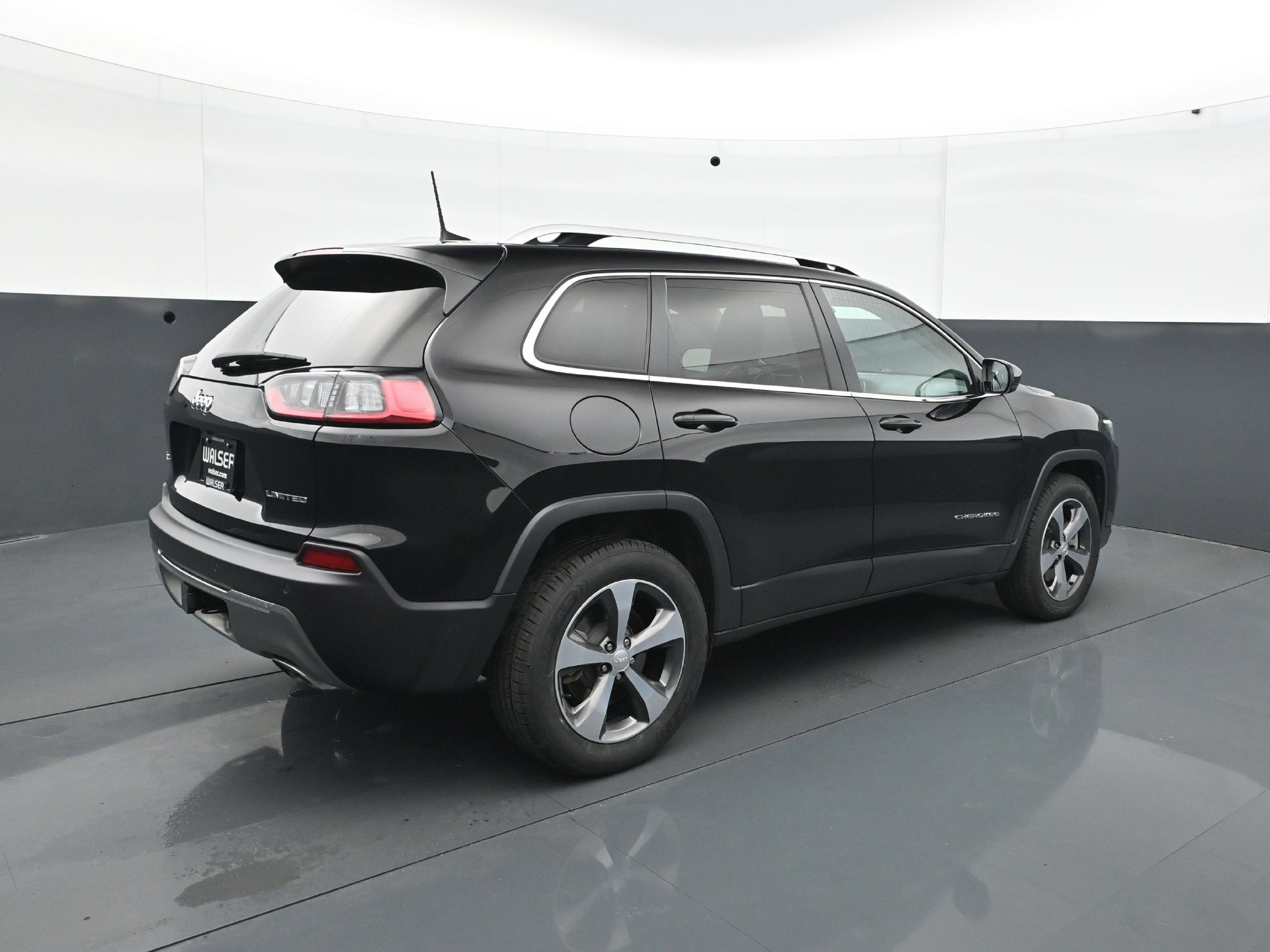 Used 2019 Jeep Cherokee Limited w/ Trailer Tow Group AWD/4WD image 7
