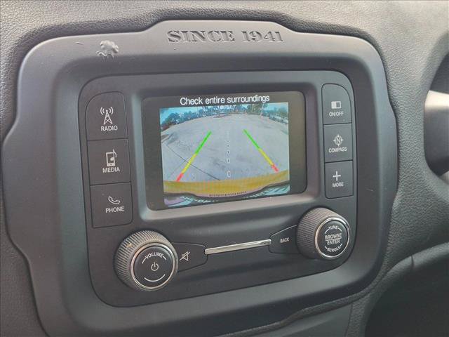 Used 2016 Jeep Renegade Latitude FWD image 14