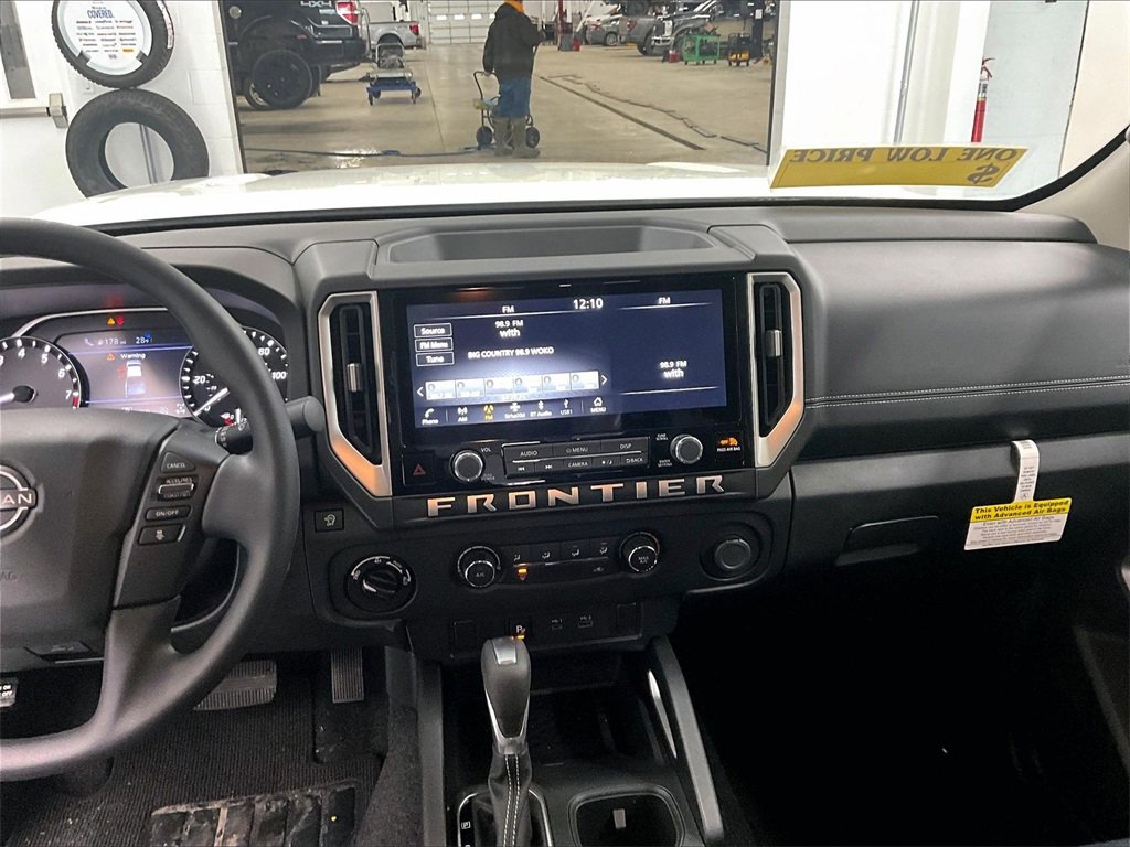 Used 2025 Nissan Frontier SV image 18