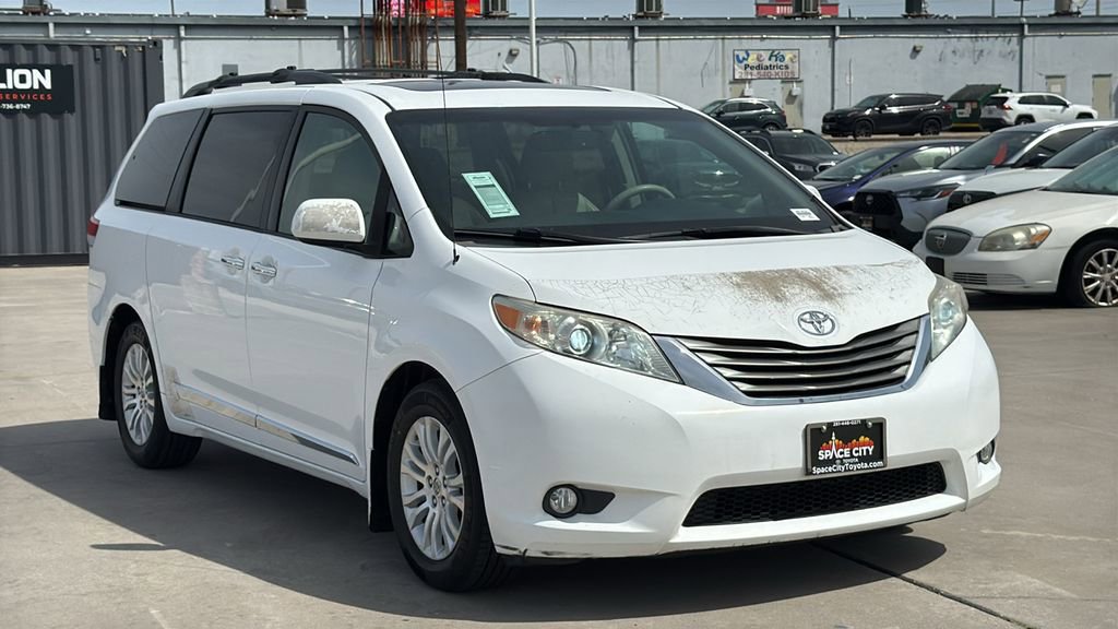 Used 2014 Toyota Sienna XLE image 7