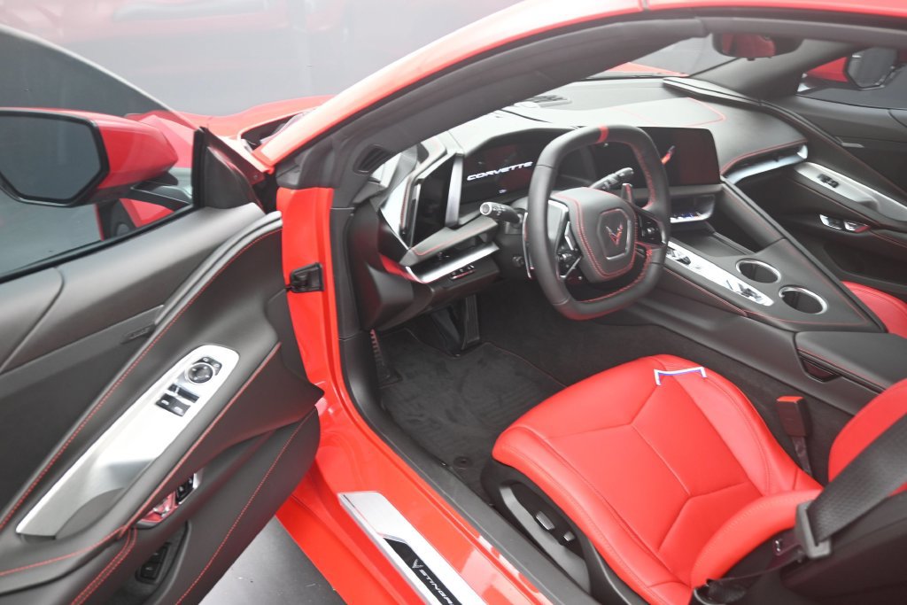 Used 2026 Chevrolet Corvette Stingray Coupe w/ 1LT RWD image 10