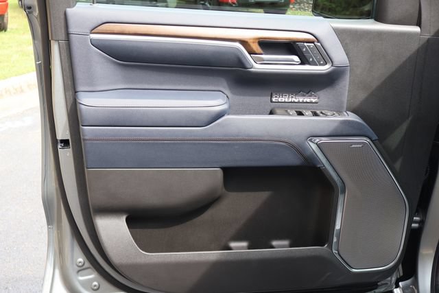 Used 2025 Chevrolet Silverado 1500 High Country w/ High Country Premium Package AWD/4WD image 19