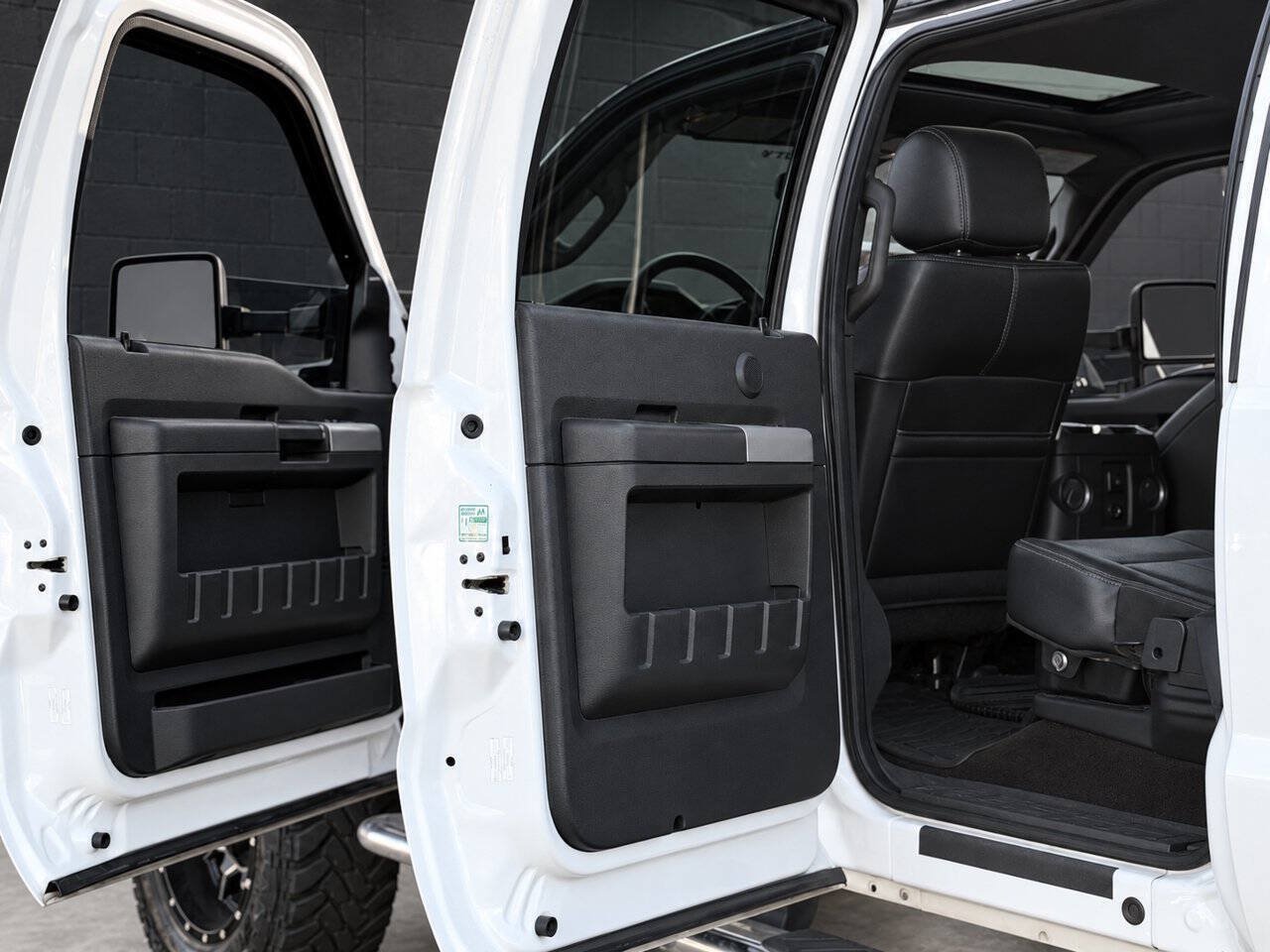 Used 2015 Ford F350 Lariat w/ Lariat Ultimate Package AWD/4WD image 14