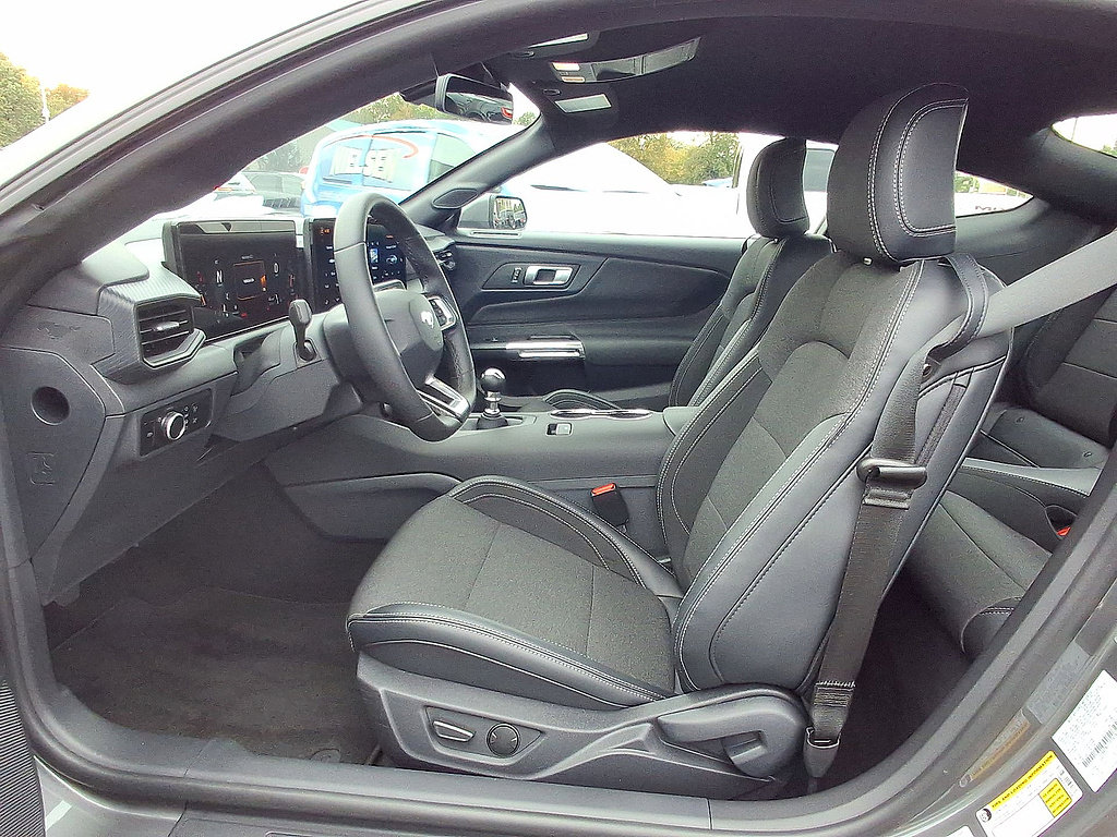 Used 2025 Ford Mustang GT RWD image 17