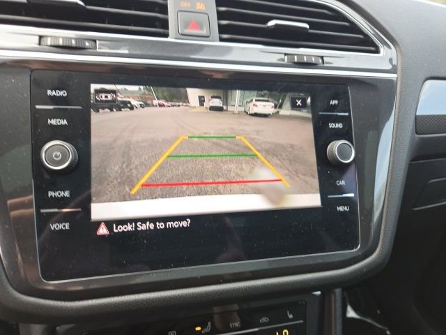 Used 2023 Volkswagen Tiguan SE w/ Panoramic Sunroof Package image 21