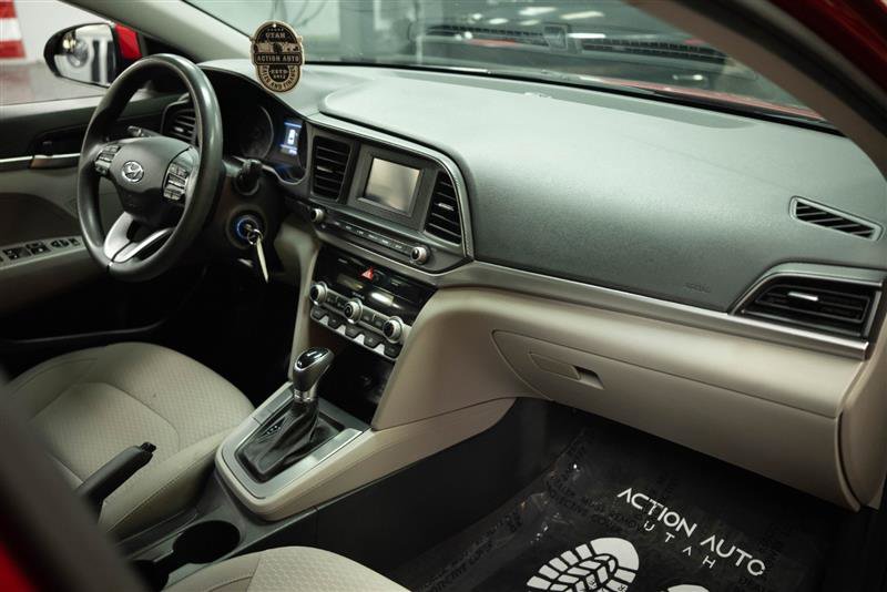 Used 2020 Hyundai Elantra SE FWD image 13