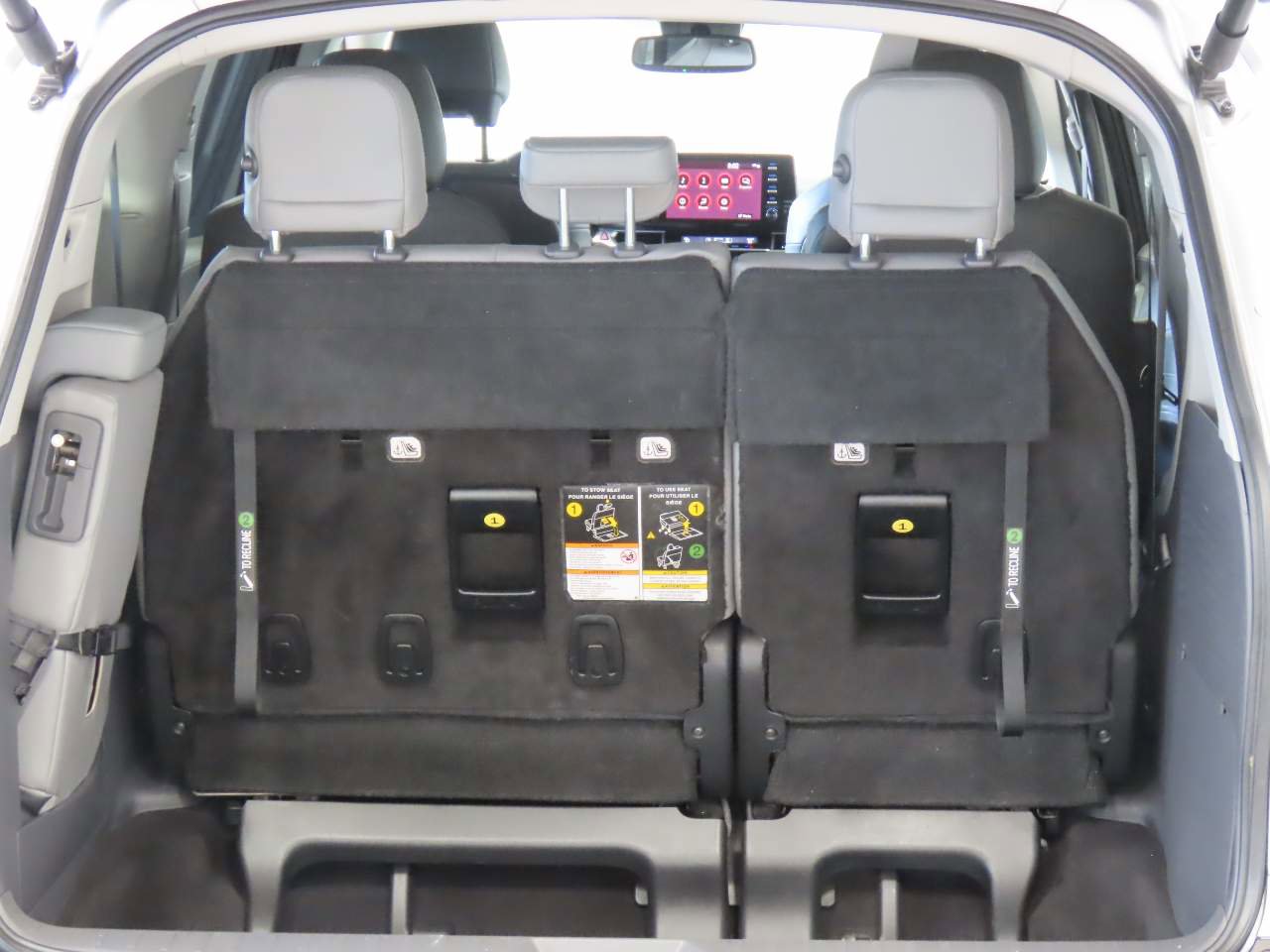 Used 2022 Toyota Sienna XLE FWD image 17