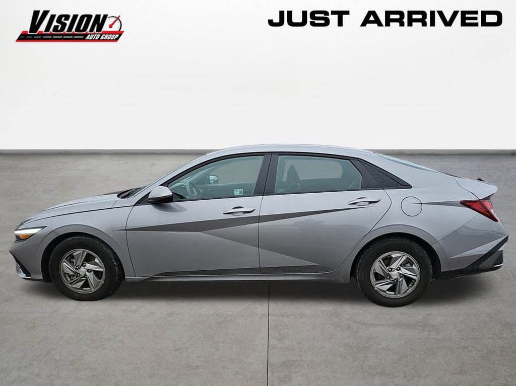 Used 2025 Hyundai Elantra SE image 8