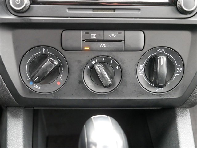 Used 2015 Volkswagen Jetta S image 29