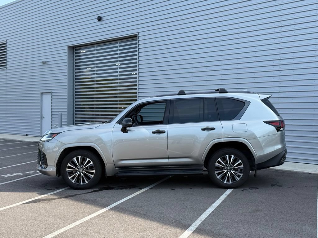 Used 2022 Lexus LX 600 4WD w/ Appearance Package image 10