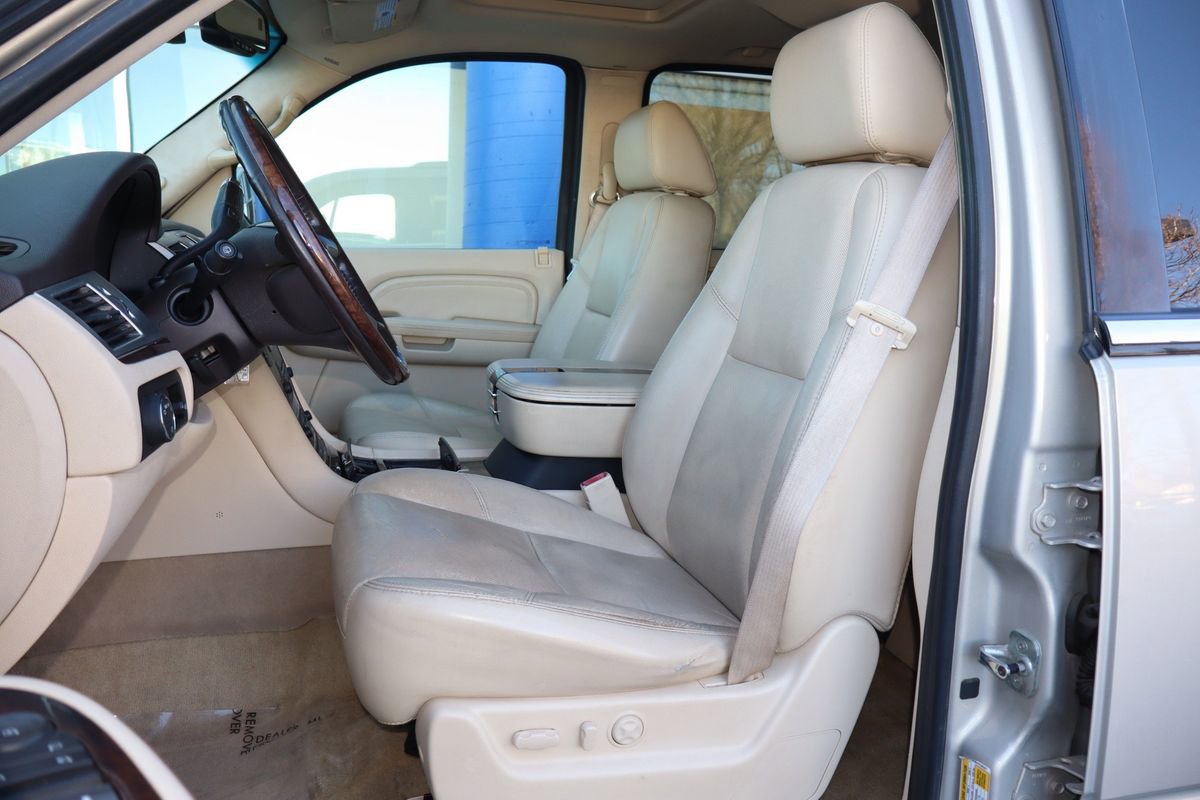 Used 2007 Cadillac Escalade AWD w/ Information Package image 8