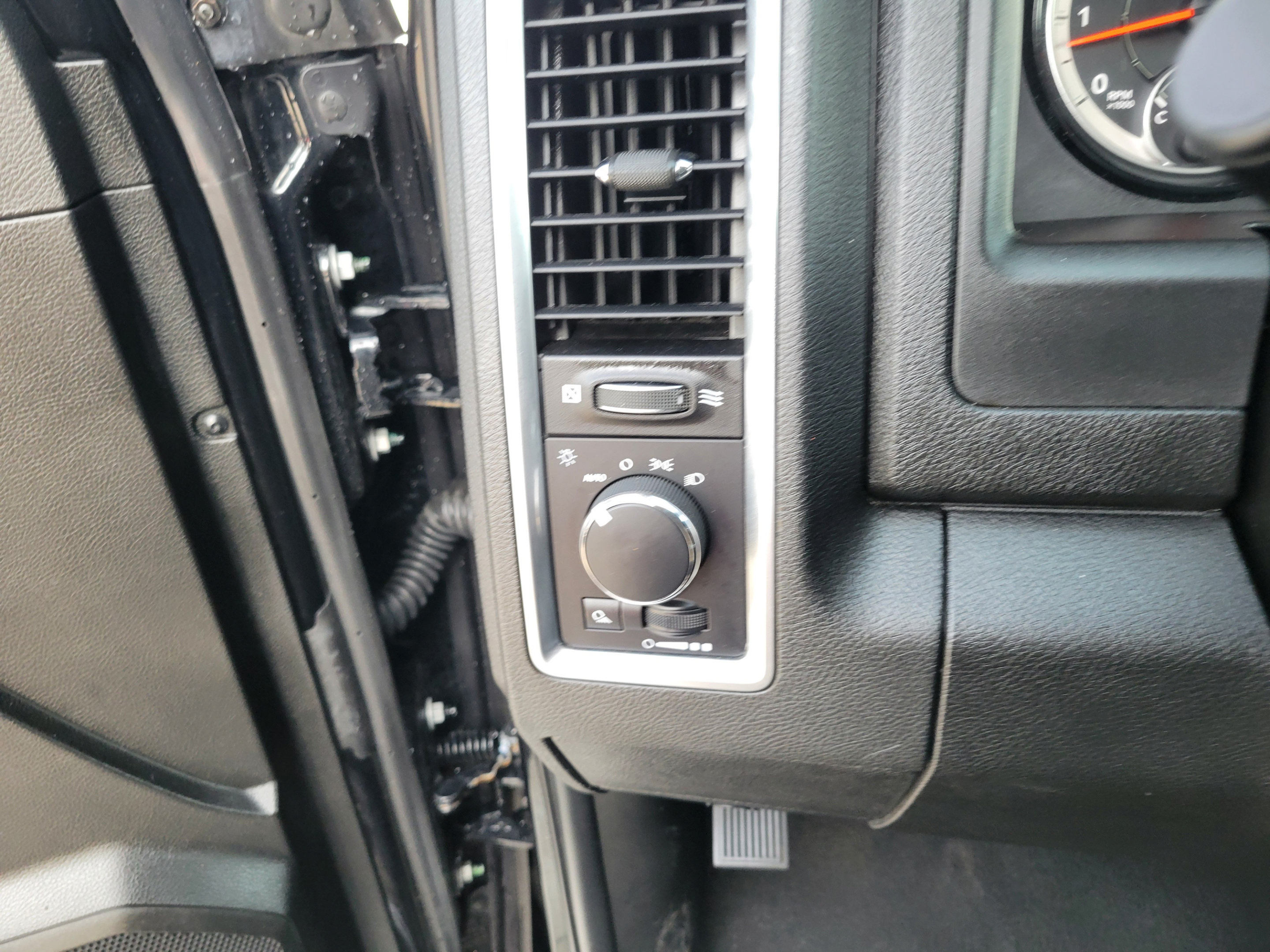 Certified 2024 RAM 1500 Classic SLT RWD image 25