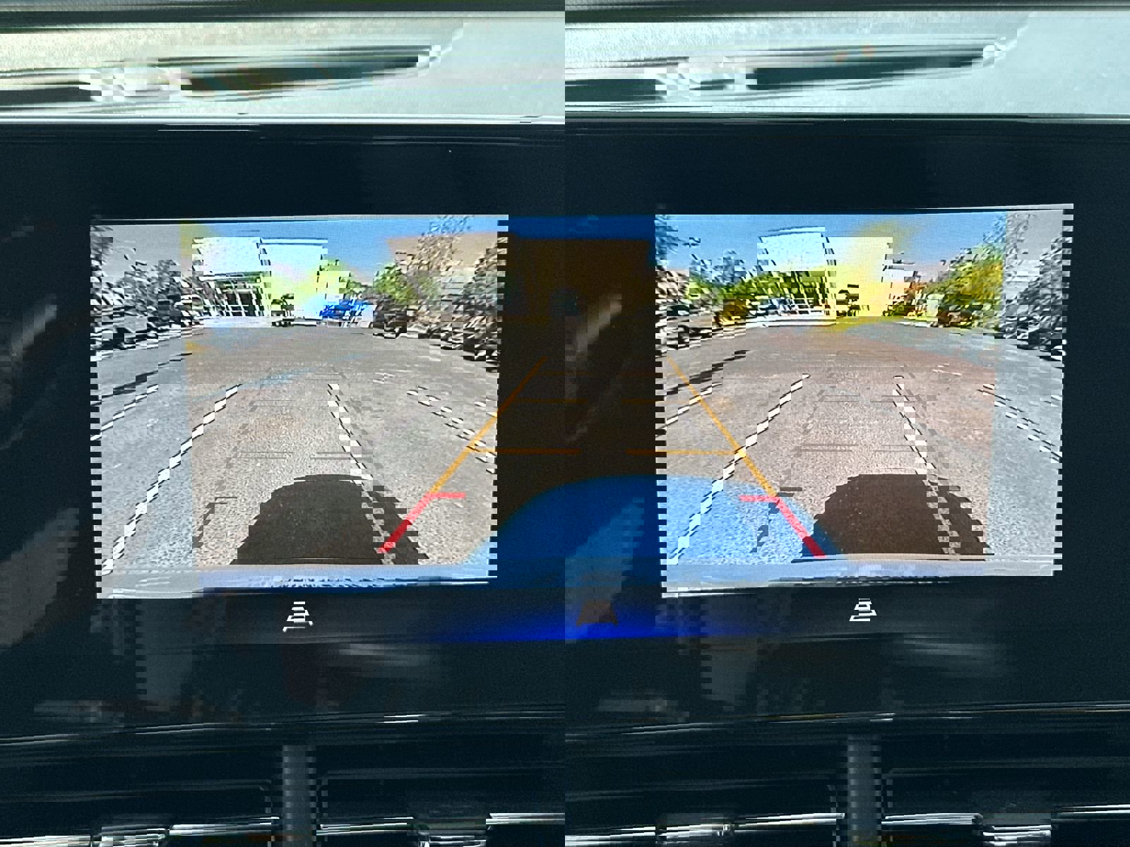 Used 2025 Chevrolet Trax LT w/ LT Convenience Package image 27