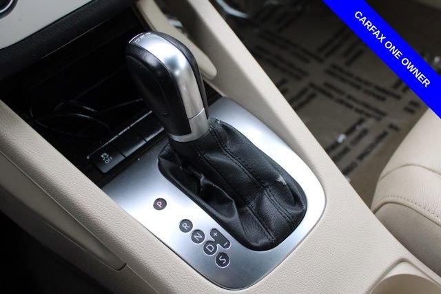 Used 2015 Volkswagen Eos Executive image 37