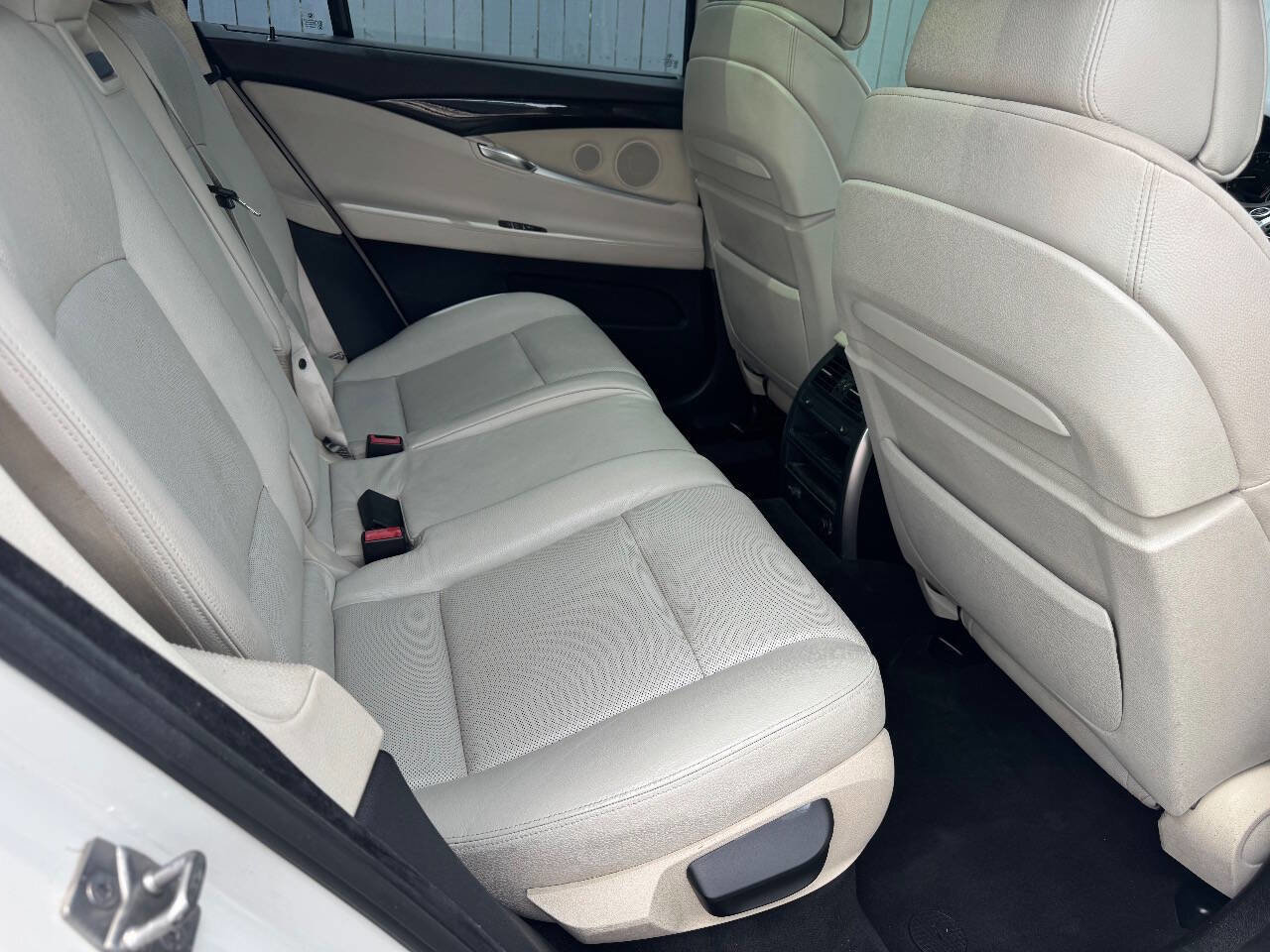 Used 2012 BMW 550i Gran Turismo w/ Convenience Pkg image 10