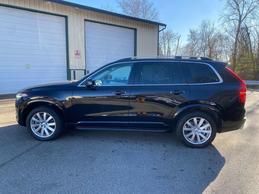 Used 2017 Volvo XC90 T6 Momentum w/ Vision Package image 9