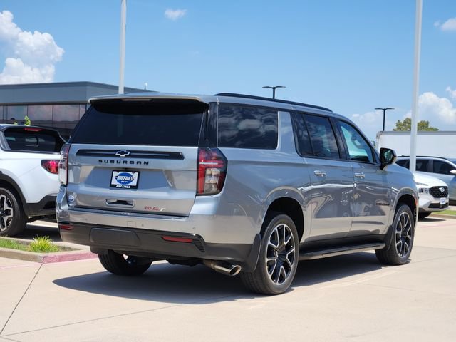 Used 2023 Chevrolet Suburban RST AWD/4WD image 3