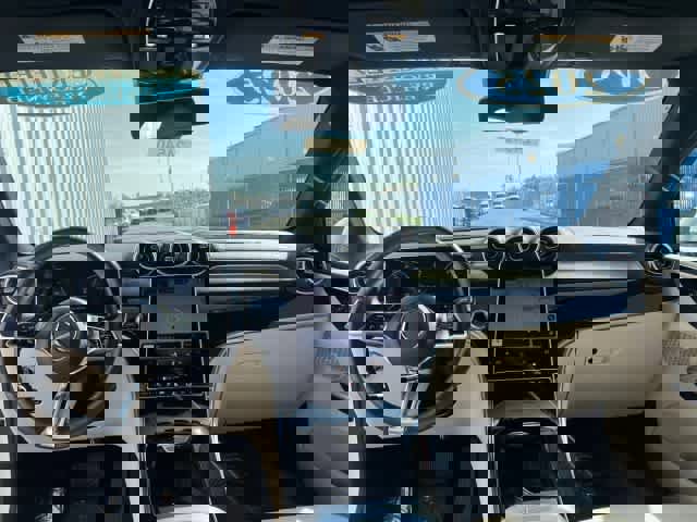 Used 2025 Mercedes-Benz GLC 350e 4MATIC image 18