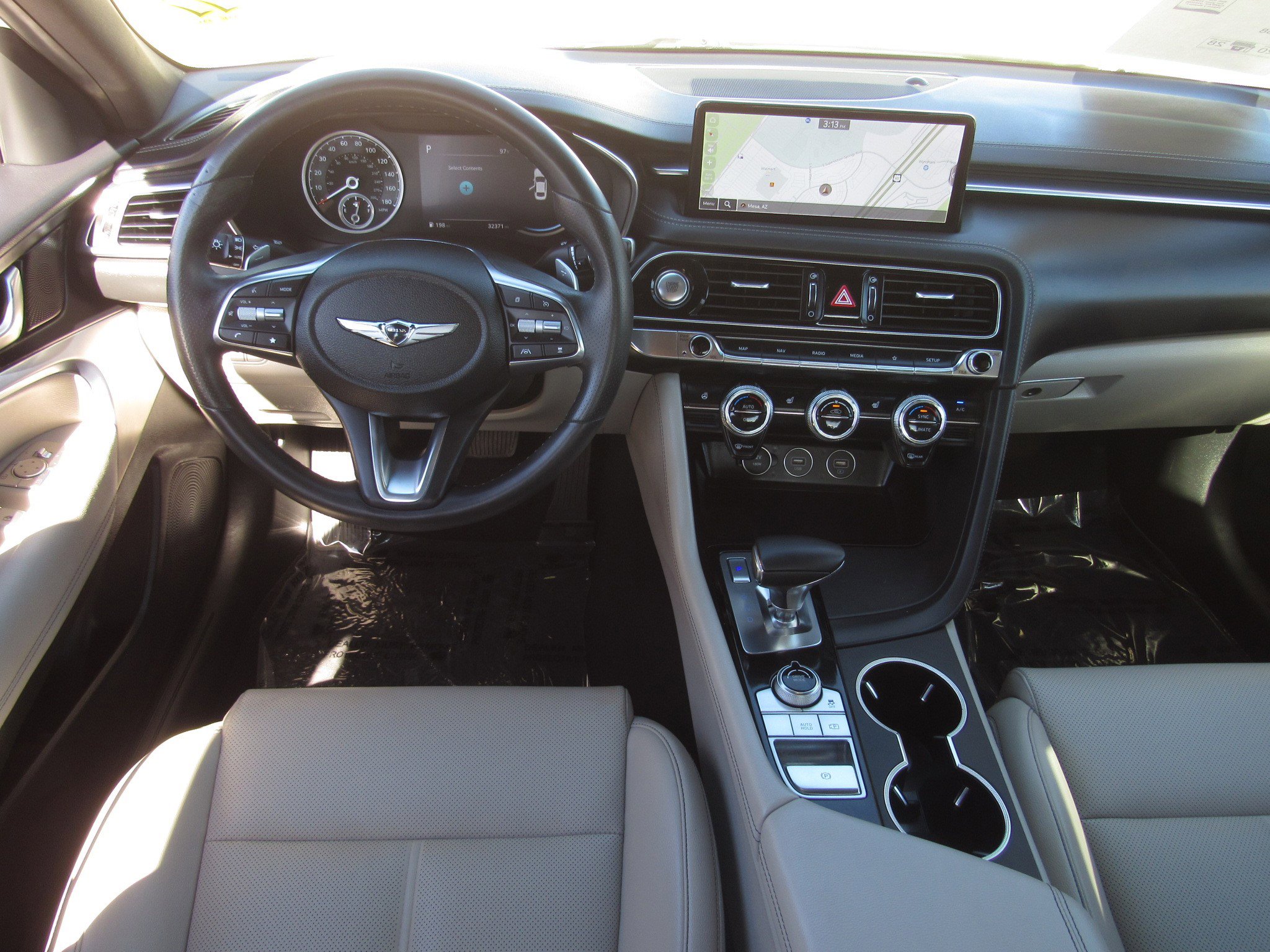 Used 2023 Genesis G70 2.0T image 15
