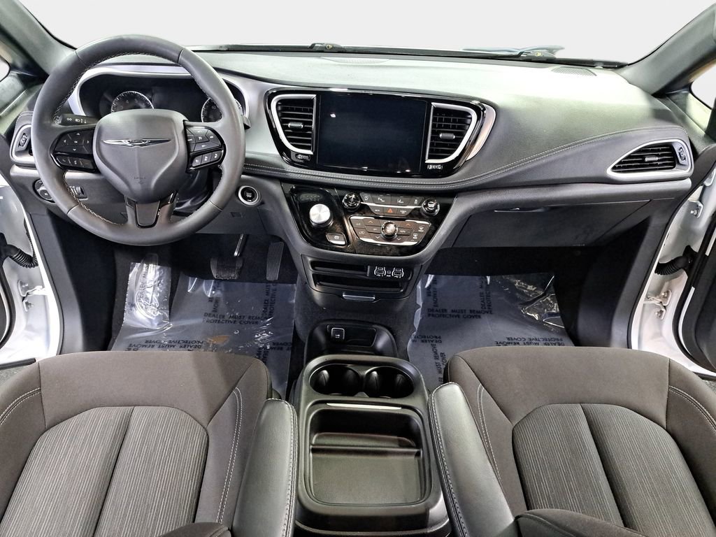 Certified 2024 Chrysler Pacifica Touring image 2