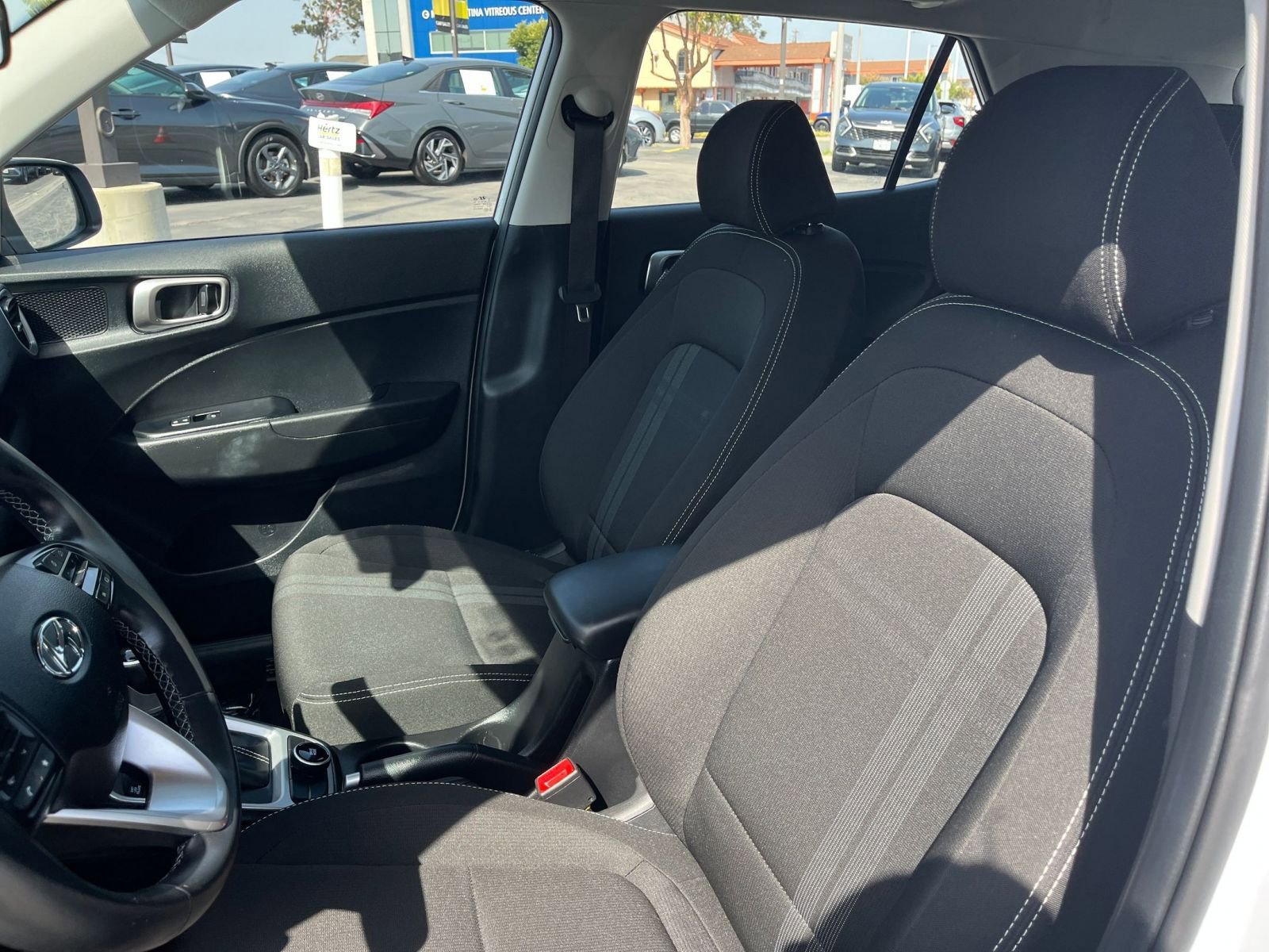 Used 2025 Hyundai Venue SEL FWD image 38