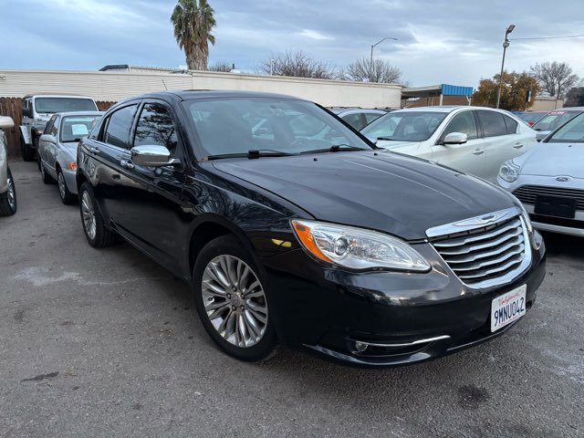 Used 2011 Chrysler 200 Limited image 3