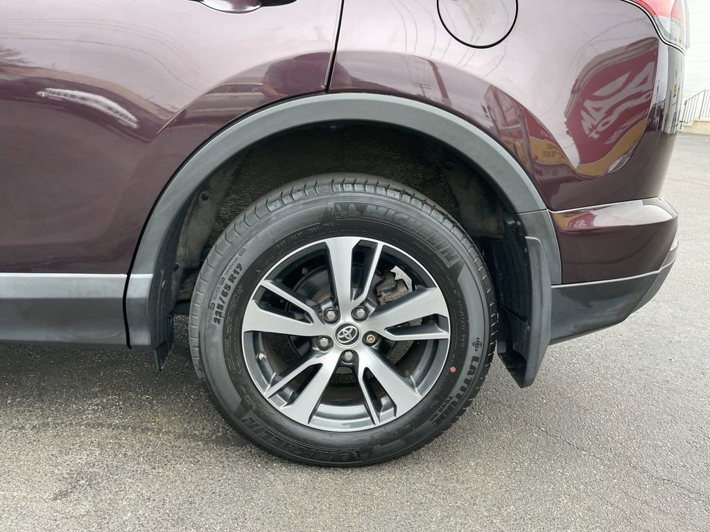 Used 2018 Toyota RAV4 XLE image 10