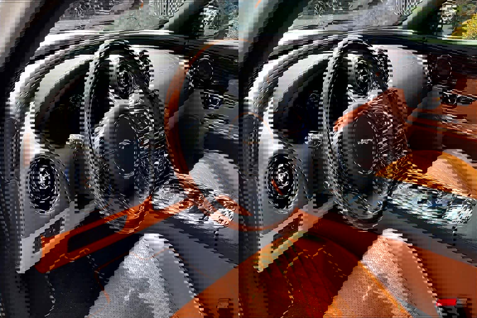 Used 2017 Jaguar XJ L Portfolio image 18