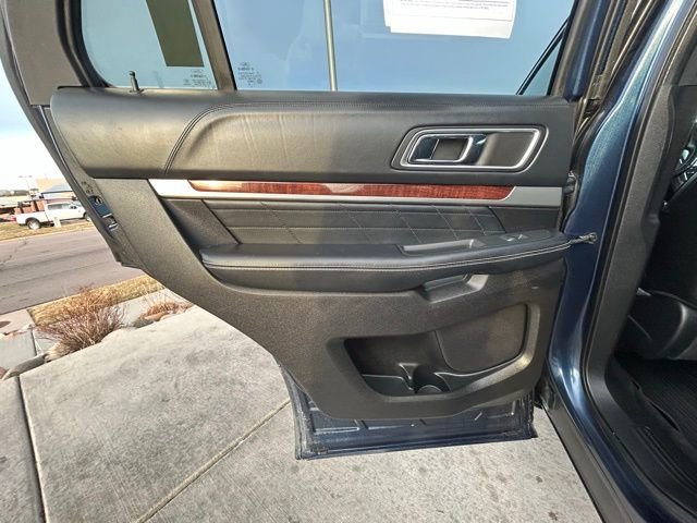 Used 2017 Ford Explorer Platinum image 22