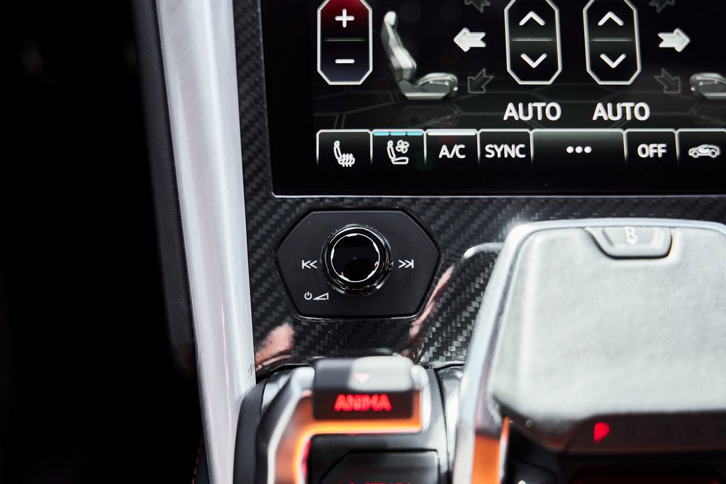 Used 2022 Lamborghini Urus AWD/4WD image 70
