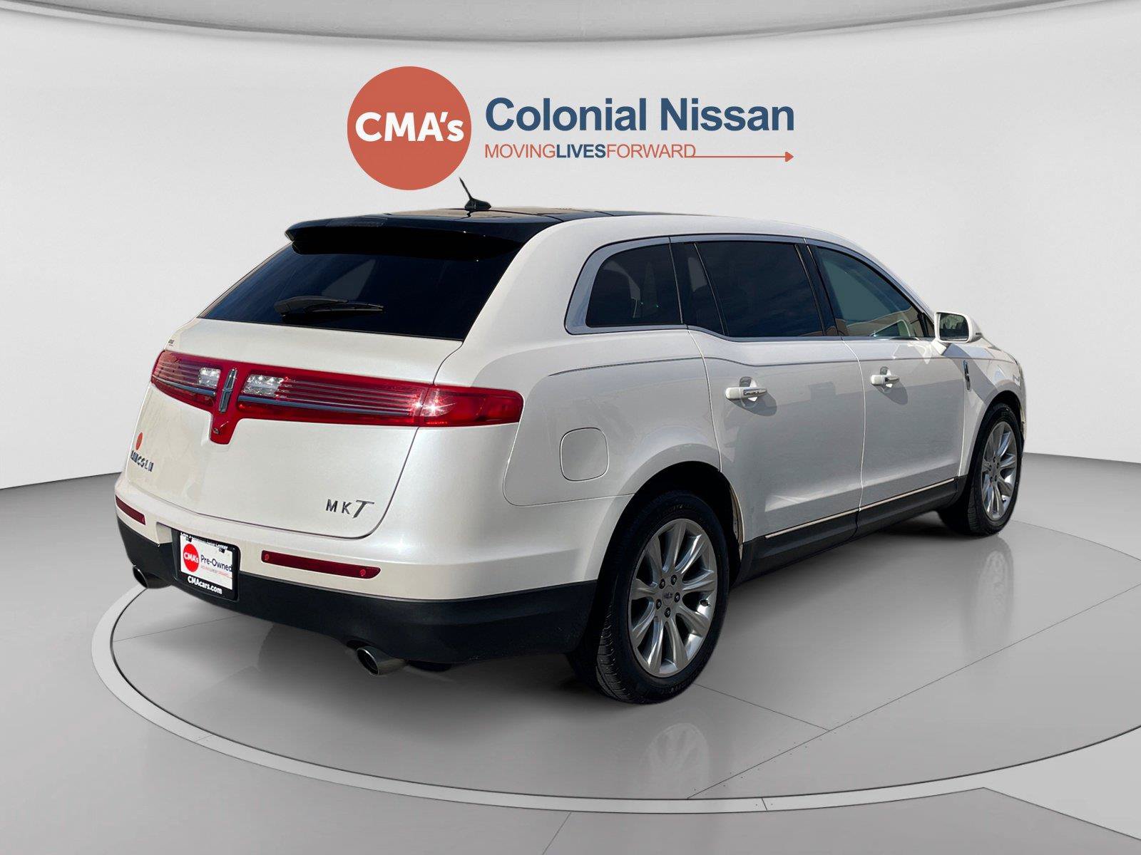 Used 2018 Lincoln MKT AWD image 5