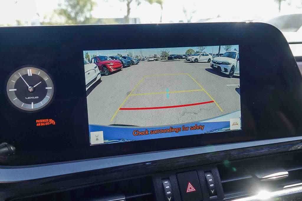 Used 2025 Lexus ES 300h w/ Premium Package FWD image 20