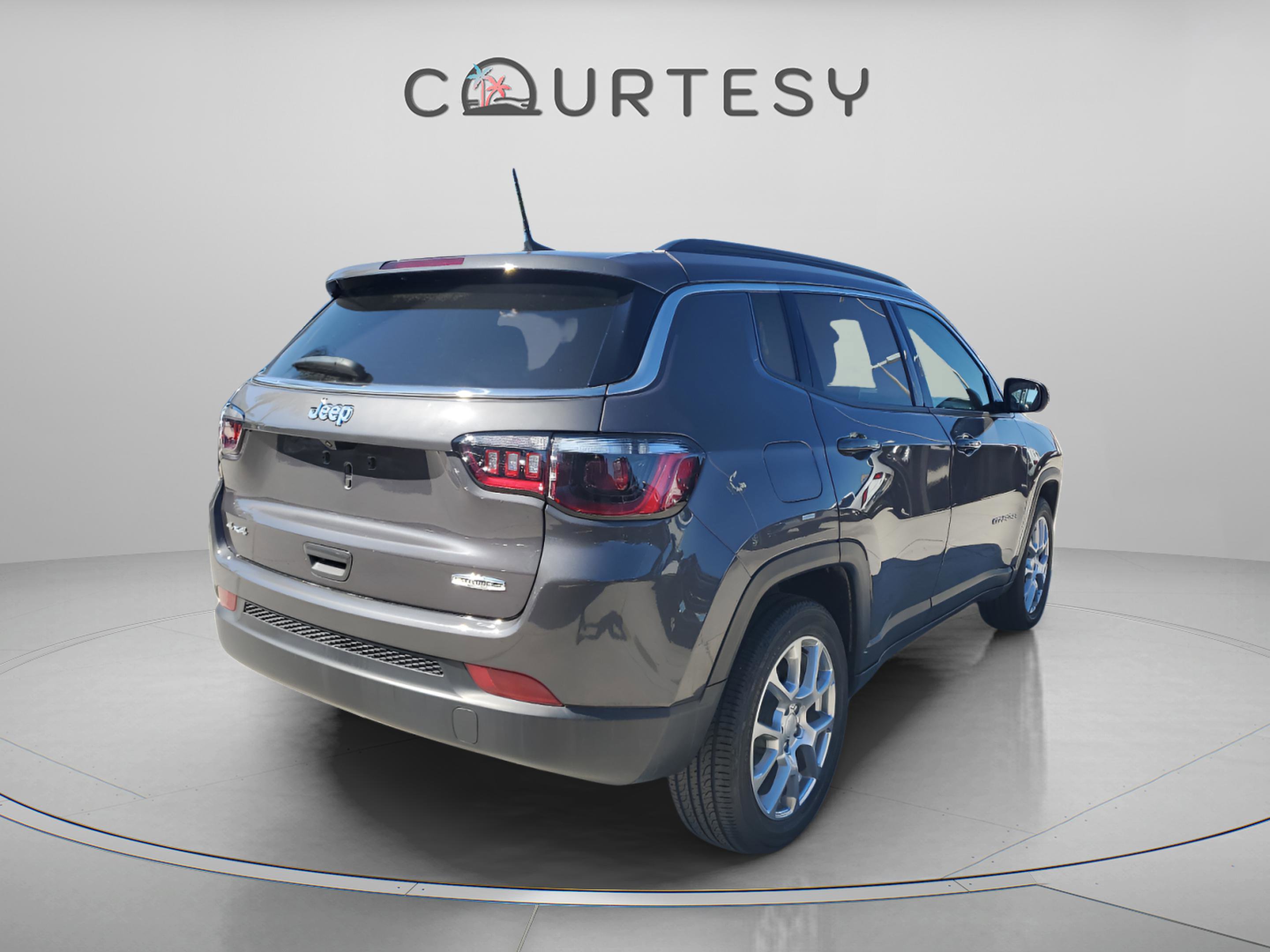 Certified 2024 Jeep Compass Latitude image 4