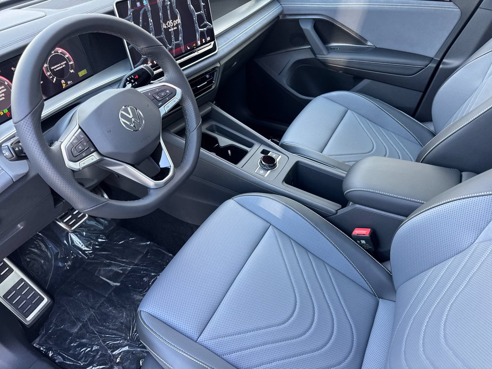 New 2026 Volkswagen Tiguan SE R-Line FWD image 10