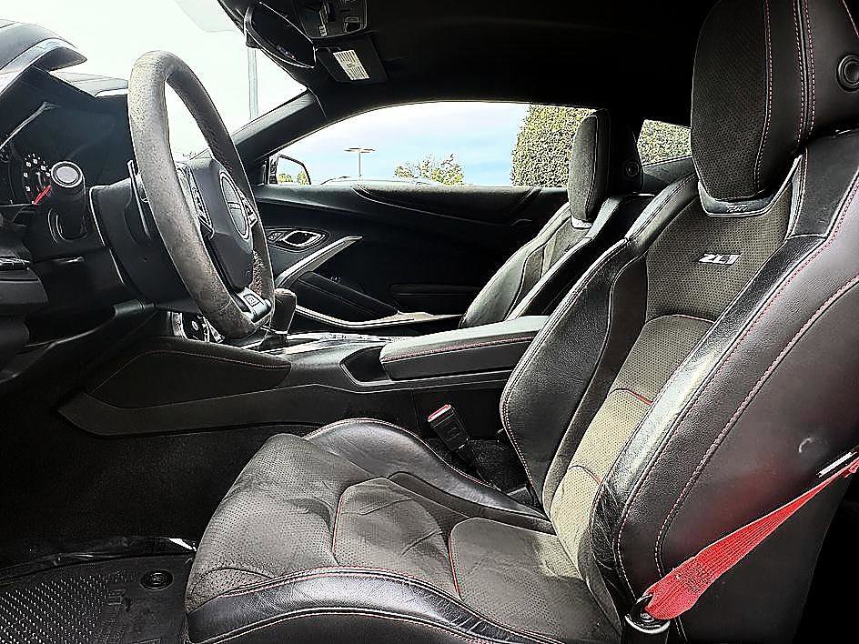 Used 2018 Chevrolet Camaro ZL1 RWD image 9