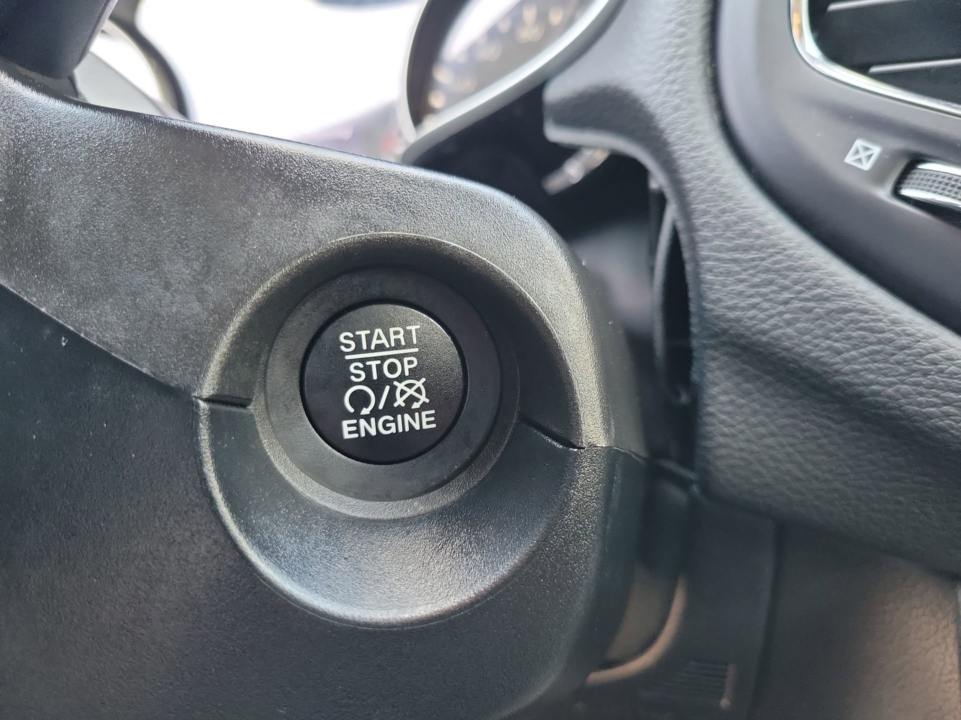 Used 2021 Jeep Compass Latitude FWD image 32
