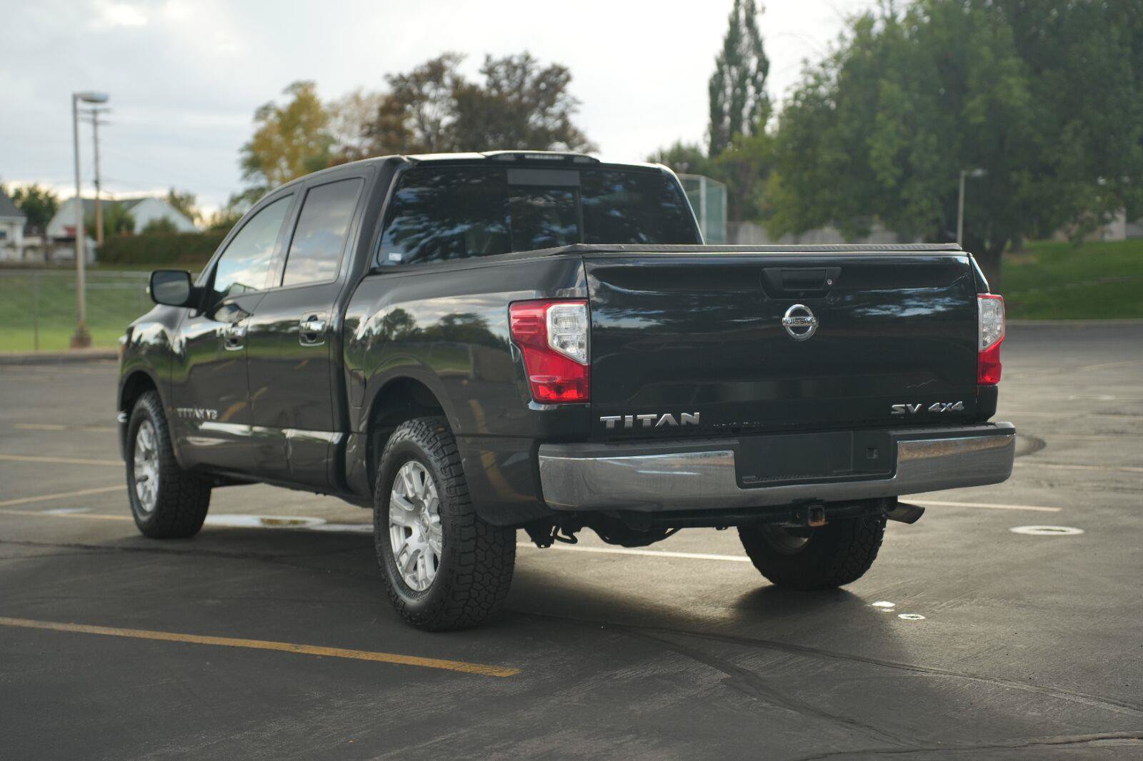 Used 2018 Nissan Titan SV AWD/4WD image 3