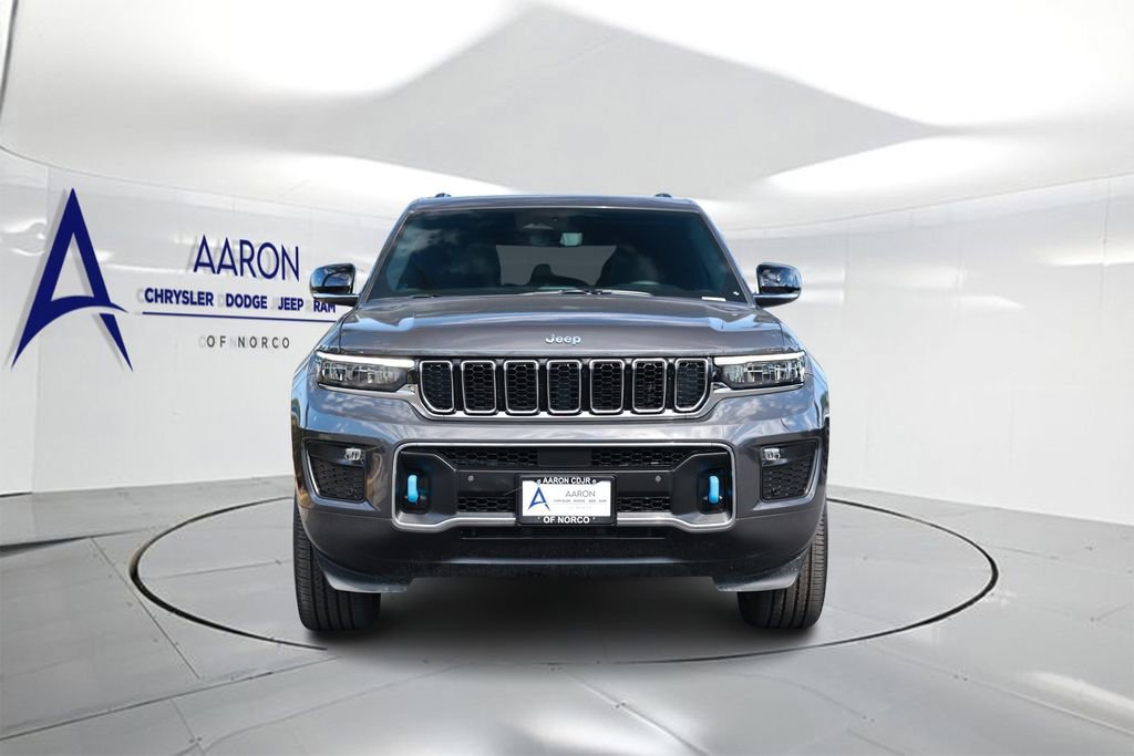 Used 2023 Jeep Grand Cherokee Overland w/ Luxury Tech Group IV AWD/4WD image 4