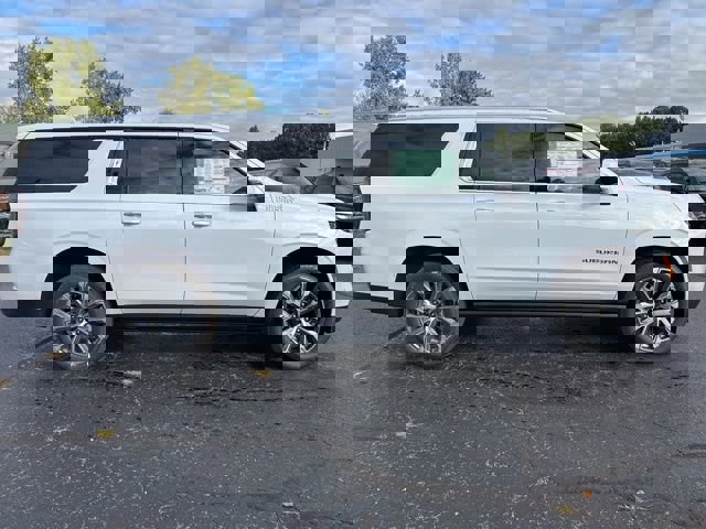 New 2026 Chevrolet Suburban High Country image 2