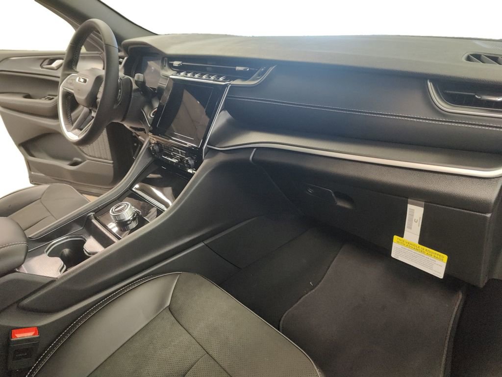 New 2025 Jeep Grand Cherokee L Altitude image 17