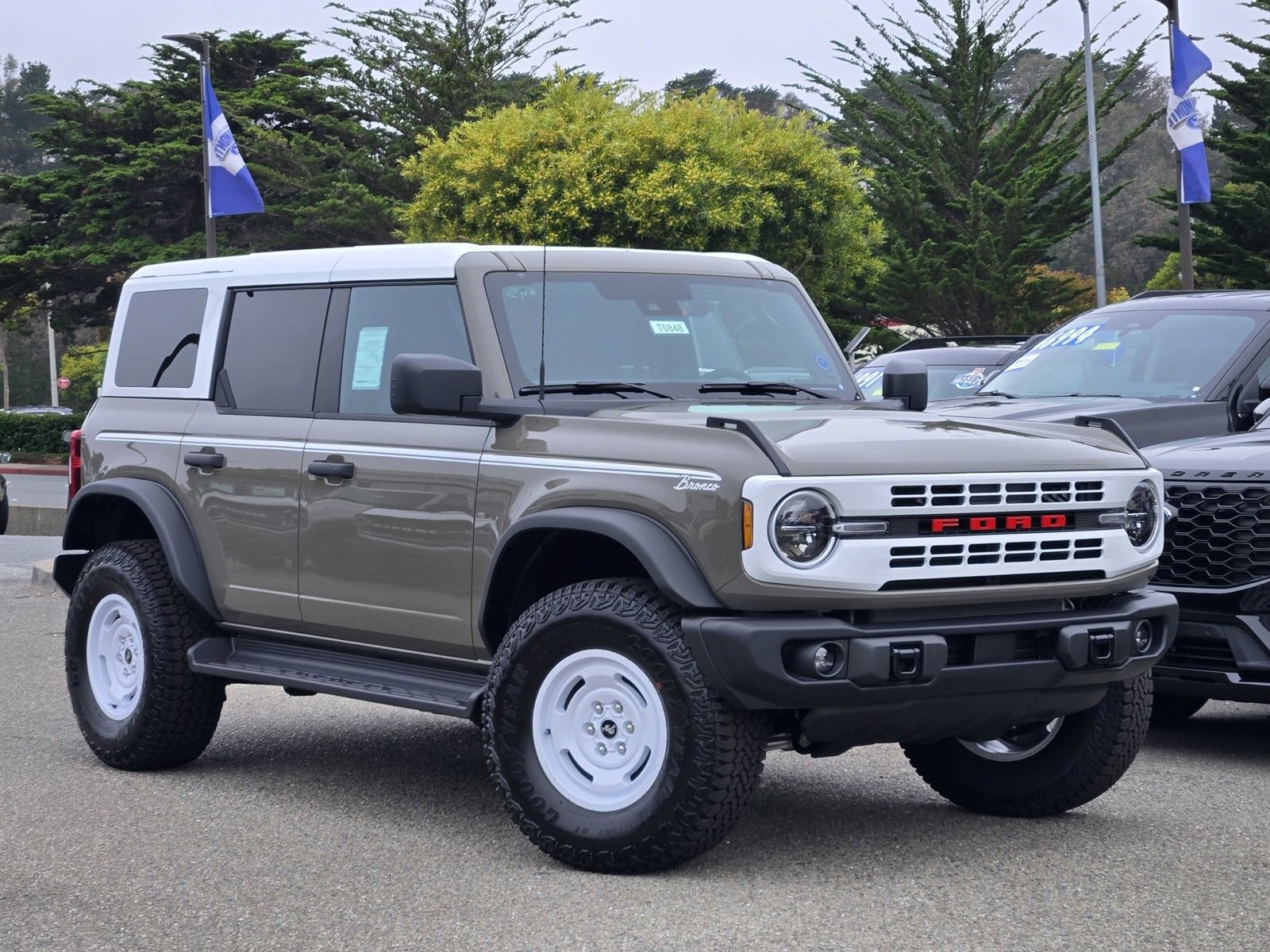 New 2026 Ford Bronco Heritage Edition AWD/4WD image 2