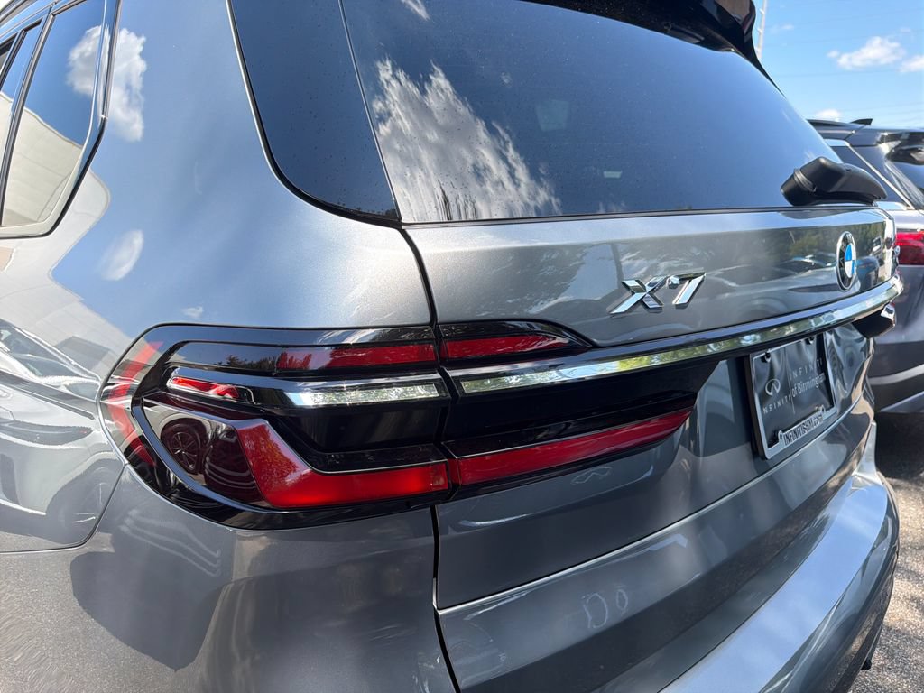 Used 2023 BMW X7 xDrive40i w/ M Sport Package AWD/4WD image 30