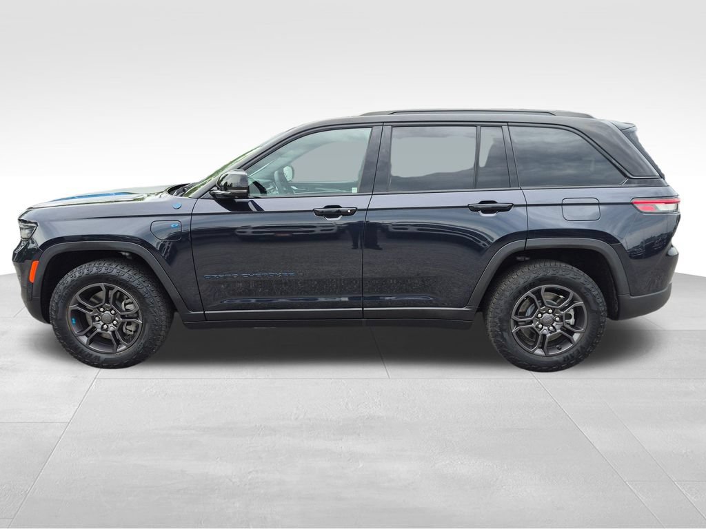 Used 2024 Jeep Grand Cherokee Trailhawk w/ Advanced Protech Group II AWD/4WD image 3