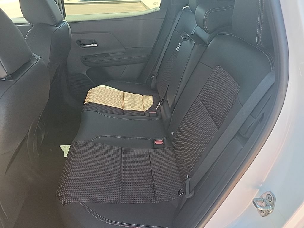 New 2025 Nissan Kicks SR FWD image 33