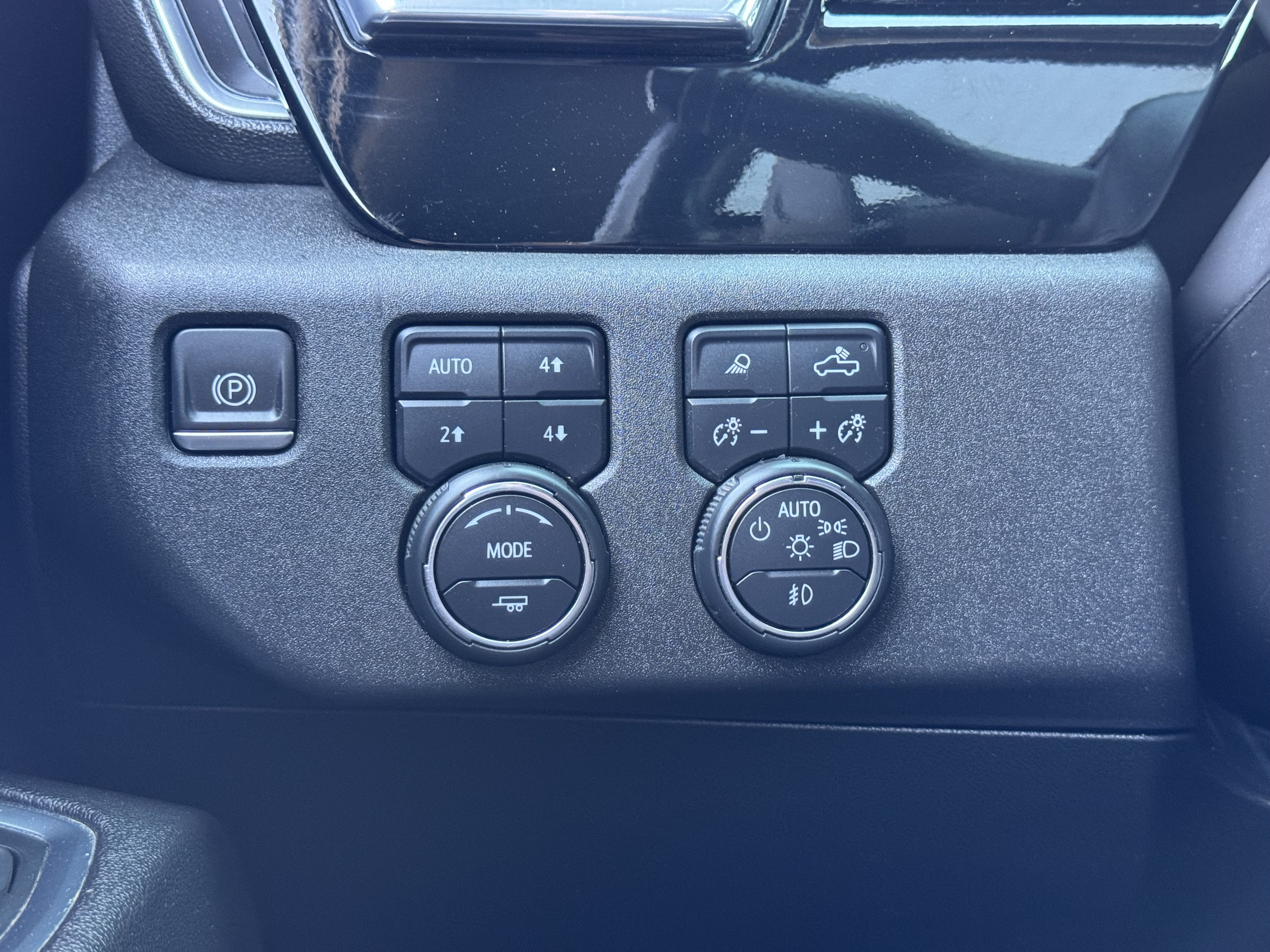 Certified 2023 Chevrolet Silverado 1500 LTZ w/ LTZ Convenience Package II AWD/4WD image 32